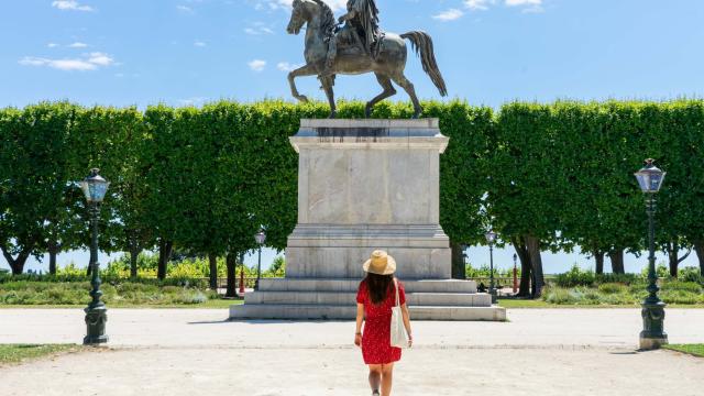 Placedupeyrou_patrimoine_statue_horizontale