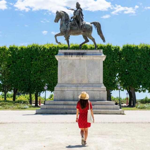 Placedupeyrou_patrimoine_statue_horizontale