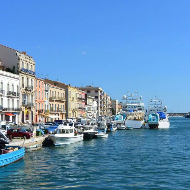 Sete-port-maisons-colorees-bateaux_free_format.jpg